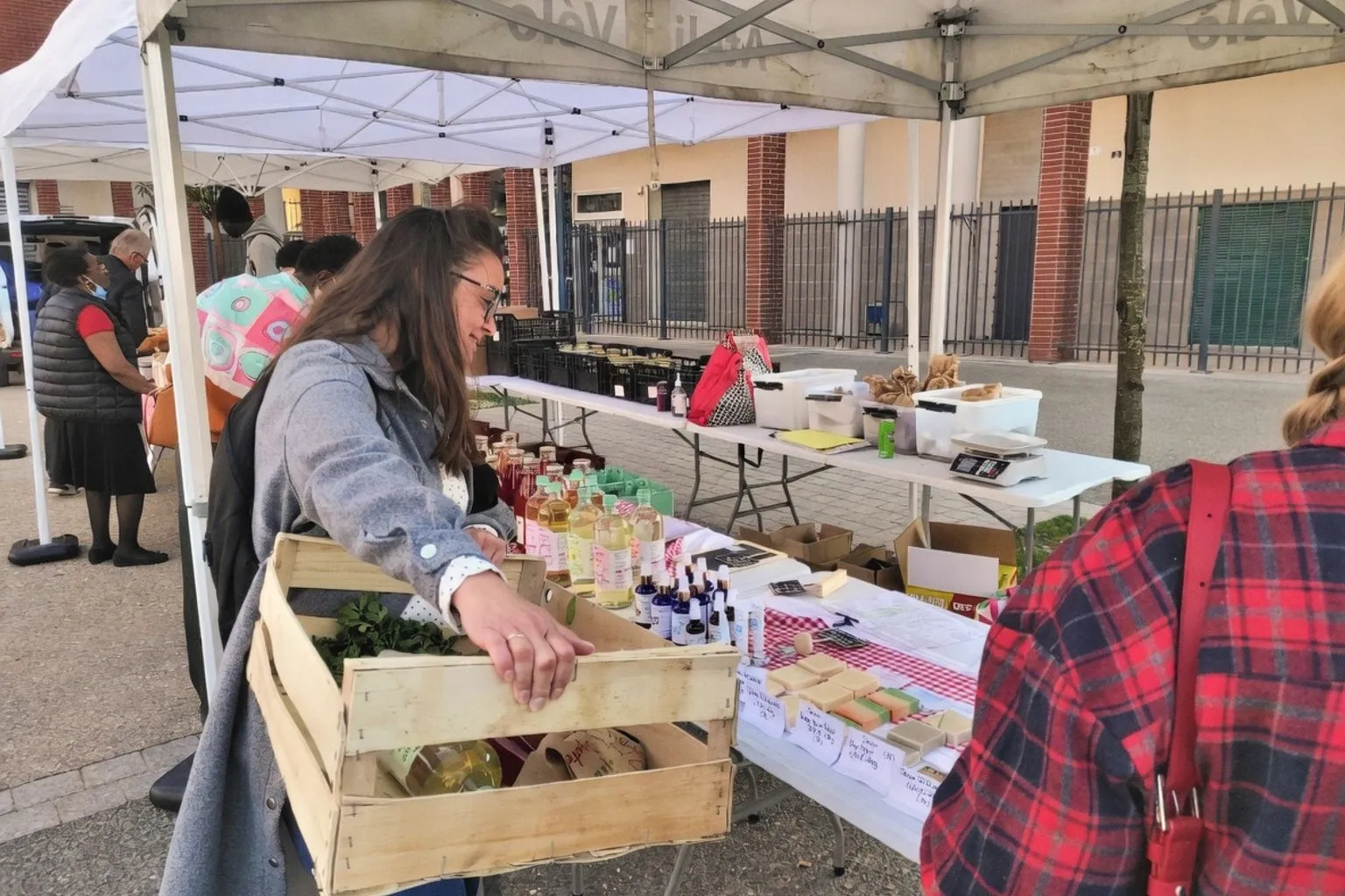 Marché solidaire au moulin de Saint-Maxent : une journée entre producteurs locaux et patrimoine